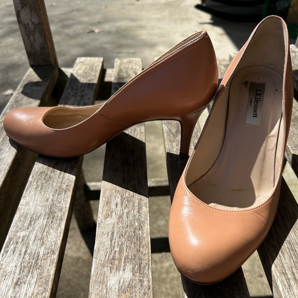 LK Bennett London Mid height nude heels